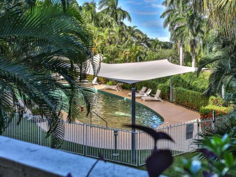 RED COWRIE 321atPALM COVE - Accommodation Nelson Bay 4