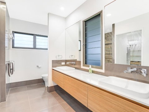 WATERFRONT HOME BORDERING MOOLOOLABA - Nelson Bay Accommodation.com 1
