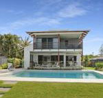 WATERFRONT HOME BORDERING MOOLOOLABA - Accommodation Nelson Bay
