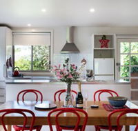 Giraffe Manor - Accommodation Nelson Bay