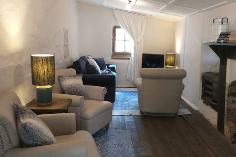 Pines Cottage - Accommodation Nelson Bay 2