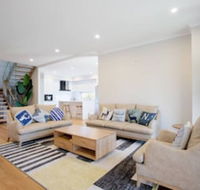 Lux Style 4BR Townhouseashwood - Accommodation Nelson Bay