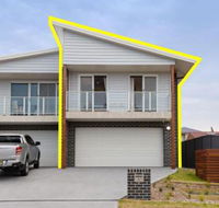 Birubi Breezes 2 / 7 Fitzroy St. Large Duplex with Air Conditioning WIFI  only 5 minute walk to the beach - Accommodation Nelson Bay