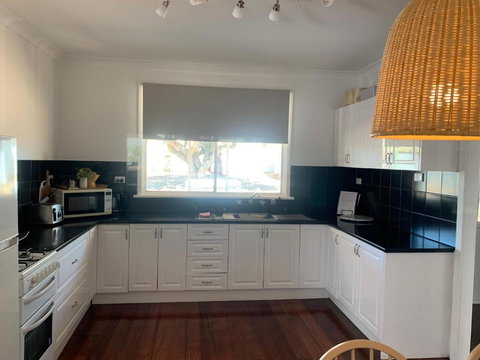 Salty Cottage Northam - Accommodation Nelson Bay 1