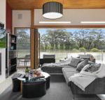 Casa sul lago quite simply a very special place - Accommodation Nelson Bay