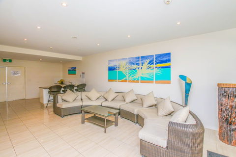 Stunning Ground Floor City Apartment - Accommodation Nelson Bay 3