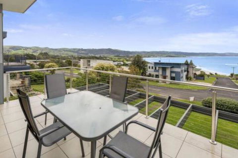 SEA SPECTACULAR Seconds From The Beach! - Accommodation Nelson Bay 7