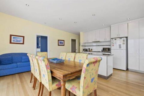 SEA SPECTACULAR Seconds From The Beach! - Accommodation Nelson Bay 2