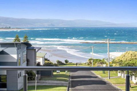 SEA SPECTACULAR Seconds From The Beach! - Accommodation Nelson Bay 0