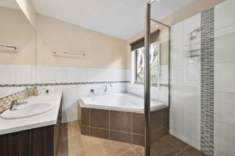 SEA SPECTACULAR Seconds From The Beach! - Accommodation Nelson Bay 6