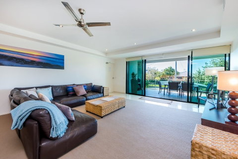 Stylish Beach Side Apartment Unit 5 33 Lorikeet Drive - Accommodation Nelson Bay 5