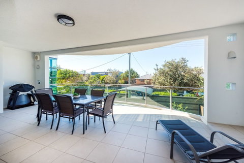 Stylish Beach Side Apartment Unit 5 33 Lorikeet Drive - Accommodation Nelson Bay 6
