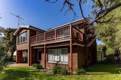 HIP NAUTIC 100 Metres To Beach - Nelson Bay Accommodation.com 4