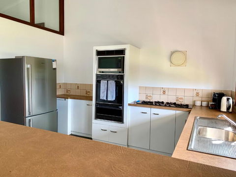 Beachside House - Accommodation Nelson Bay 6