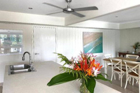 Absolute Lakefront Port Douglas - Accommodation Nelson Bay 4