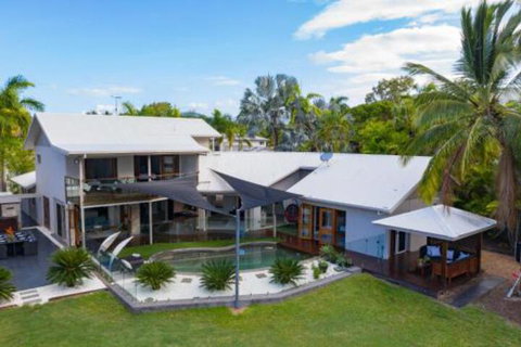 Absolute Lakefront Port Douglas - Accommodation Nelson Bay 5