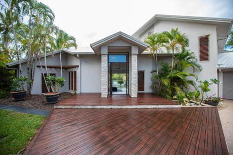 Absolute Lakefront Port Douglas - Accommodation Nelson Bay 7
