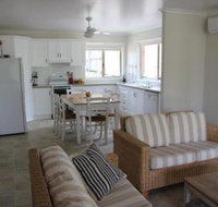 2 51 Carlo Road Rainbow Beach Pets welcome Air conditioning Walk to the shops - Accommodation Nelson Bay
