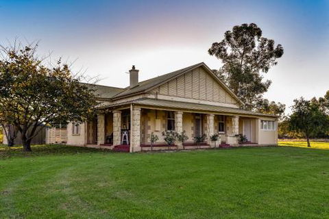 The Jazz B & B - Accommodation Nelson Bay 4