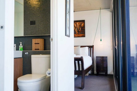 Modern 2BD W / City Views Pool Gym & Rooftop - Accommodation Nelson Bay 4