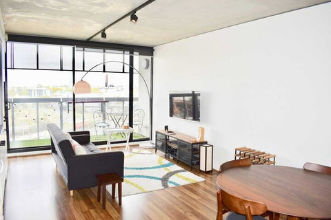 Modern 2BD W / City Views Pool Gym & Rooftop - Accommodation Nelson Bay 5