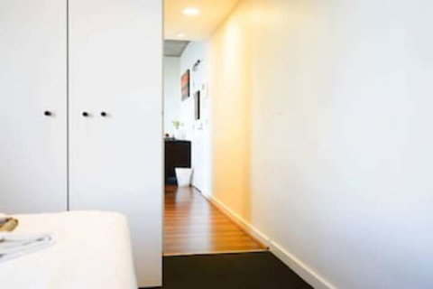 Modern 2BD W / City Views Pool Gym & Rooftop - Accommodation Nelson Bay 0