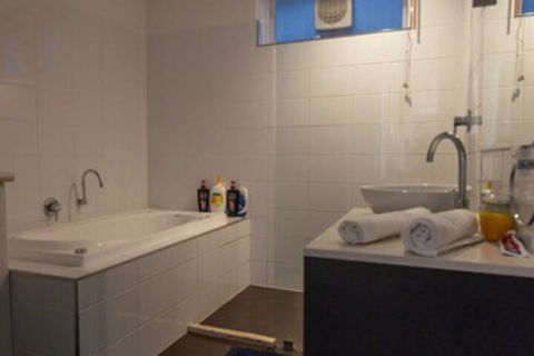 Bright & Spacious 2 Bedroom Apartment In Windsor - Accommodation Nelson Bay 2