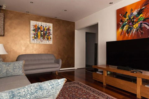 Bright & Spacious 2 Bedroom Apartment In Windsor - Accommodation Nelson Bay 5