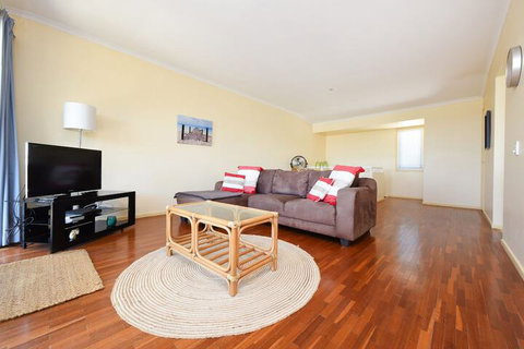 Sunbright 2/5 Petrel Street - Accommodation Nelson Bay 6