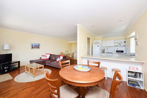 Sunbright 2/5 Petrel Street - Accommodation Nelson Bay 3