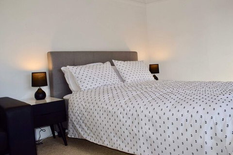 Comfortable 3 Bedroom Apartment In Trendy Haberfield - Accommodation Nelson Bay 6
