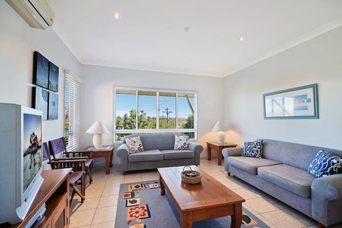 Jacana Sands 2 - 2/26 Jacana Street - Nelson Bay Accommodation.com 3