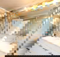 Contemporary 2 Bedroom Beachfront Apartment - Accommodation Nelson Bay