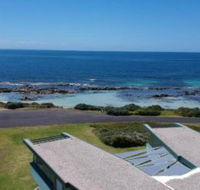 Boathouse nearly in the water  wonderful views - Accommodation Nelson Bay