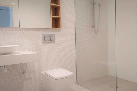Luxury 1 Bedroom 1 Study With 1 Parking - Accommodation Nelson Bay 5