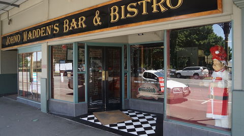 Madden's Commercial Hotel - Accommodation Nelson Bay 2