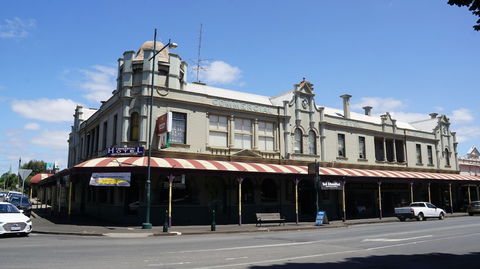 Madden's Commercial Hotel - Accommodation Nelson Bay 1