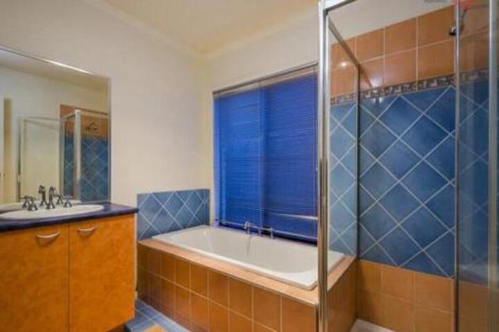 Altona Meadows VIC Nelson Bay Accommodation.com