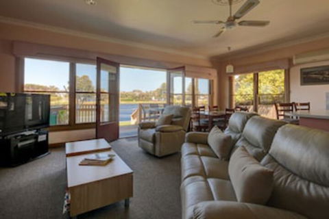 Harbour Lights - Accommodation Nelson Bay 0