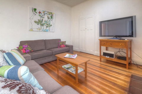 Youngs Cottage Circa: 1861 - Accommodation Nelson Bay 2