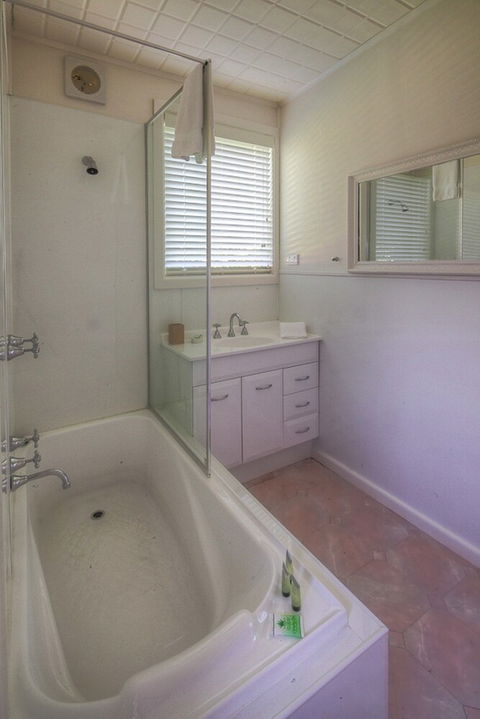 Youngs Cottage Circa: 1861 - Accommodation Nelson Bay 5