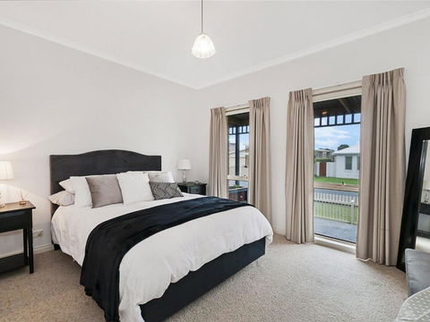 GUILDFORD COTTAGE - Accommodation Nelson Bay 6