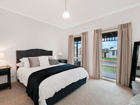 GUILDFORD COTTAGE - Accommodation Nelson Bay 5