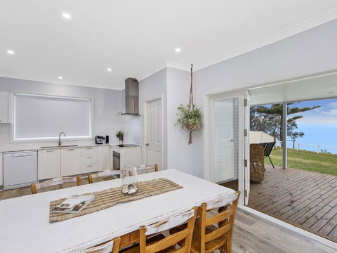 Toukley Waterfront Oasis - Accommodation Nelson Bay 5