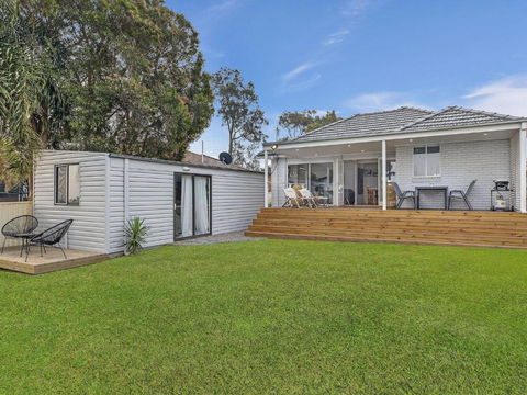 Toukley Waterfront Oasis - Accommodation Nelson Bay 2