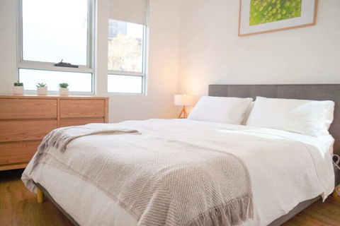 Trendy Modern 2BD Apartment Close To Beach & City - Accommodation Nelson Bay 2