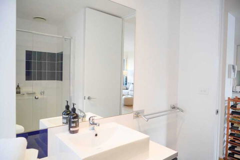 Trendy Modern 2BD Apartment Close To Beach & City - Accommodation Nelson Bay 7