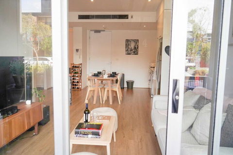 Trendy Modern 2BD Apartment Close To Beach & City - Accommodation Nelson Bay 1