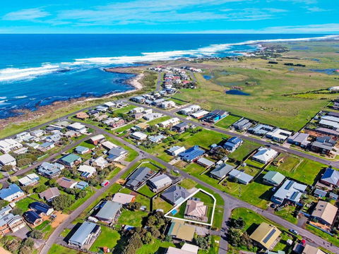 Southern Tides - Accommodation Nelson Bay 5
