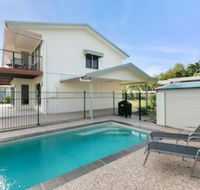 Tropical Beachside Oasis in Clifton Beach - Accommodation Nelson Bay